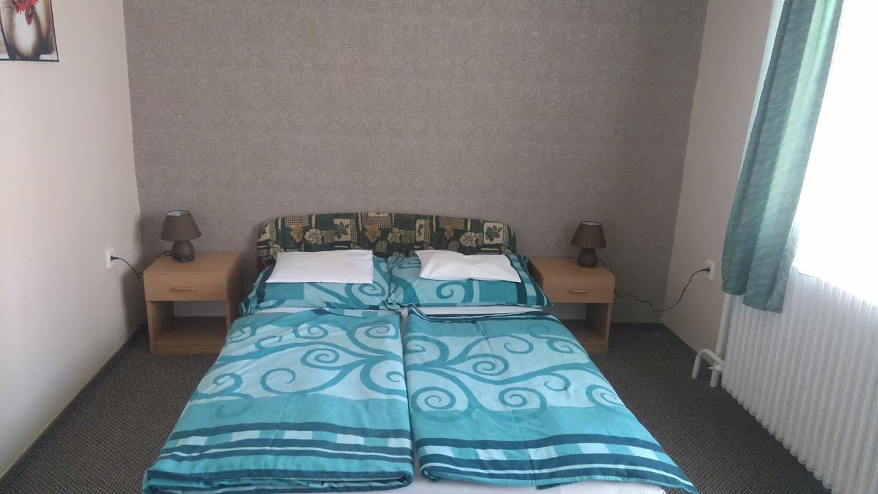 Platan Apartmanhaz Apartment Miskolc Ngoại thất bức ảnh