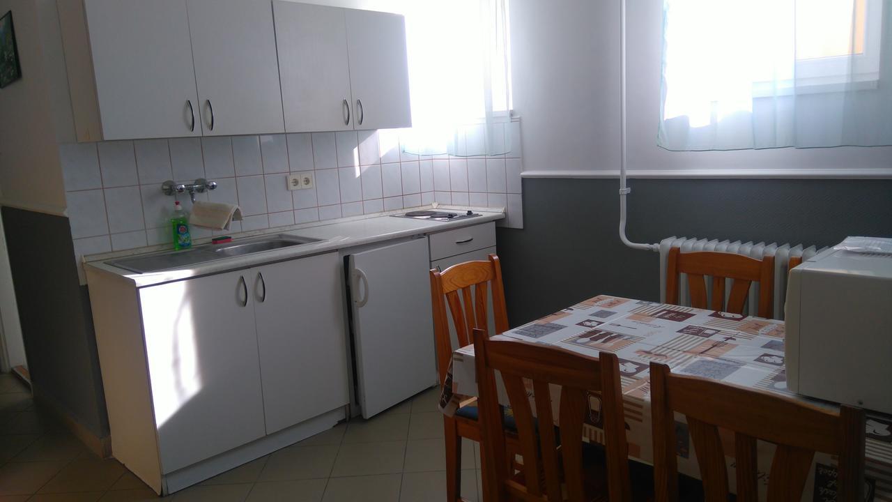 Platan Apartmanhaz Apartment Miskolc Ngoại thất bức ảnh