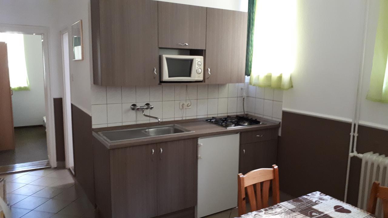 Platan Apartmanhaz Apartment Miskolc Ngoại thất bức ảnh