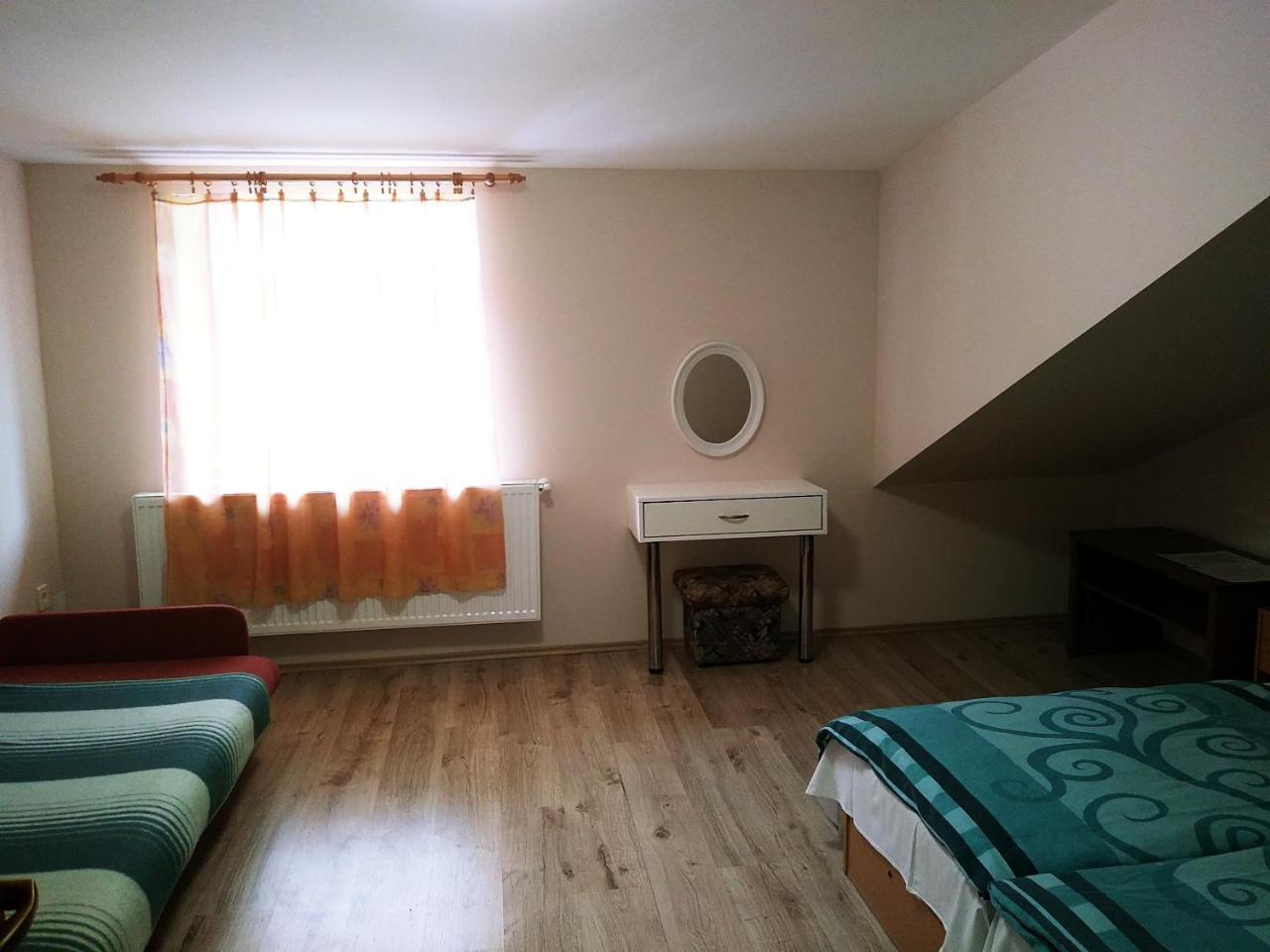 Platan Apartmanhaz Apartment Miskolc Ngoại thất bức ảnh