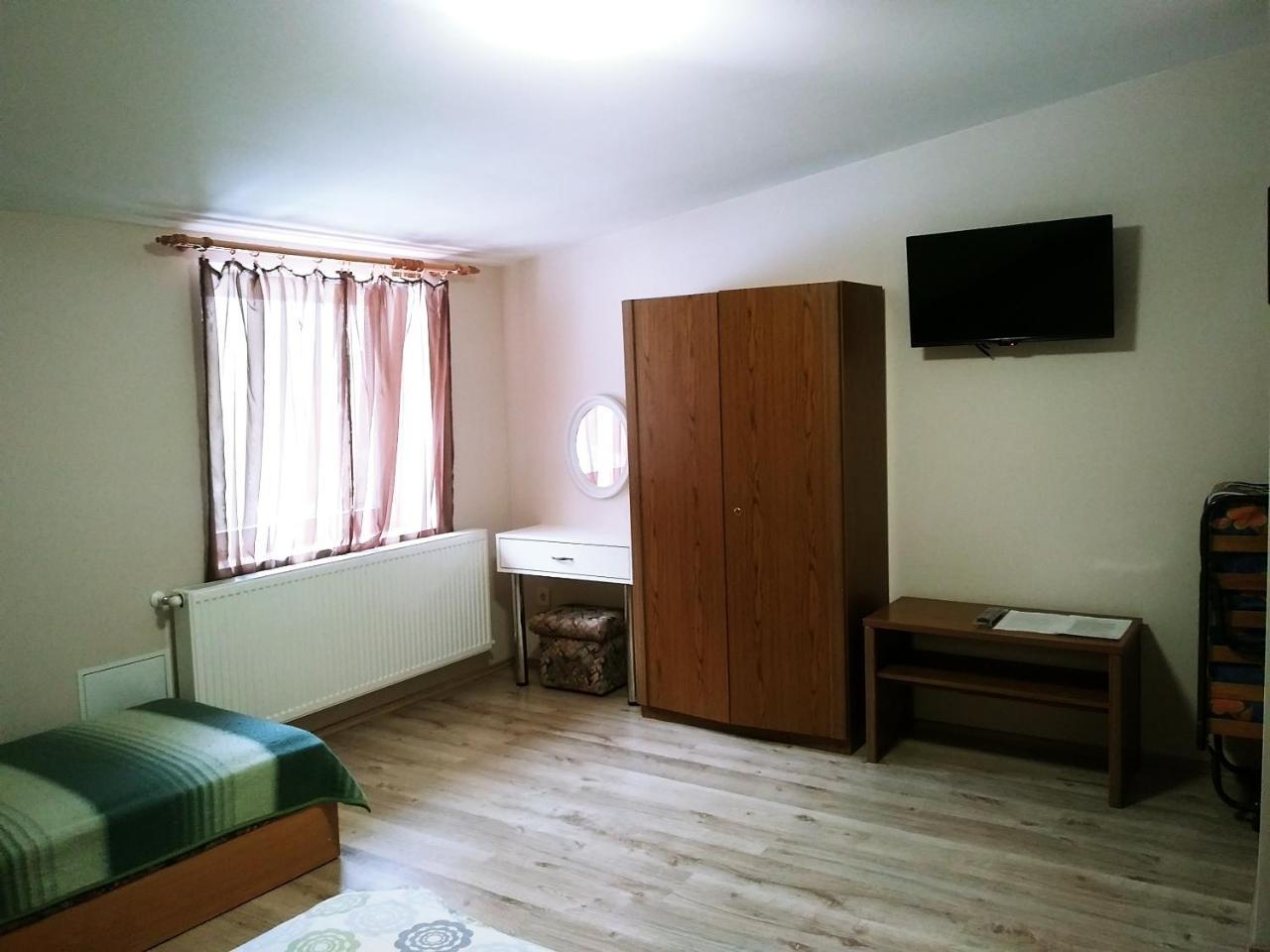 Platan Apartmanhaz Apartment Miskolc Ngoại thất bức ảnh